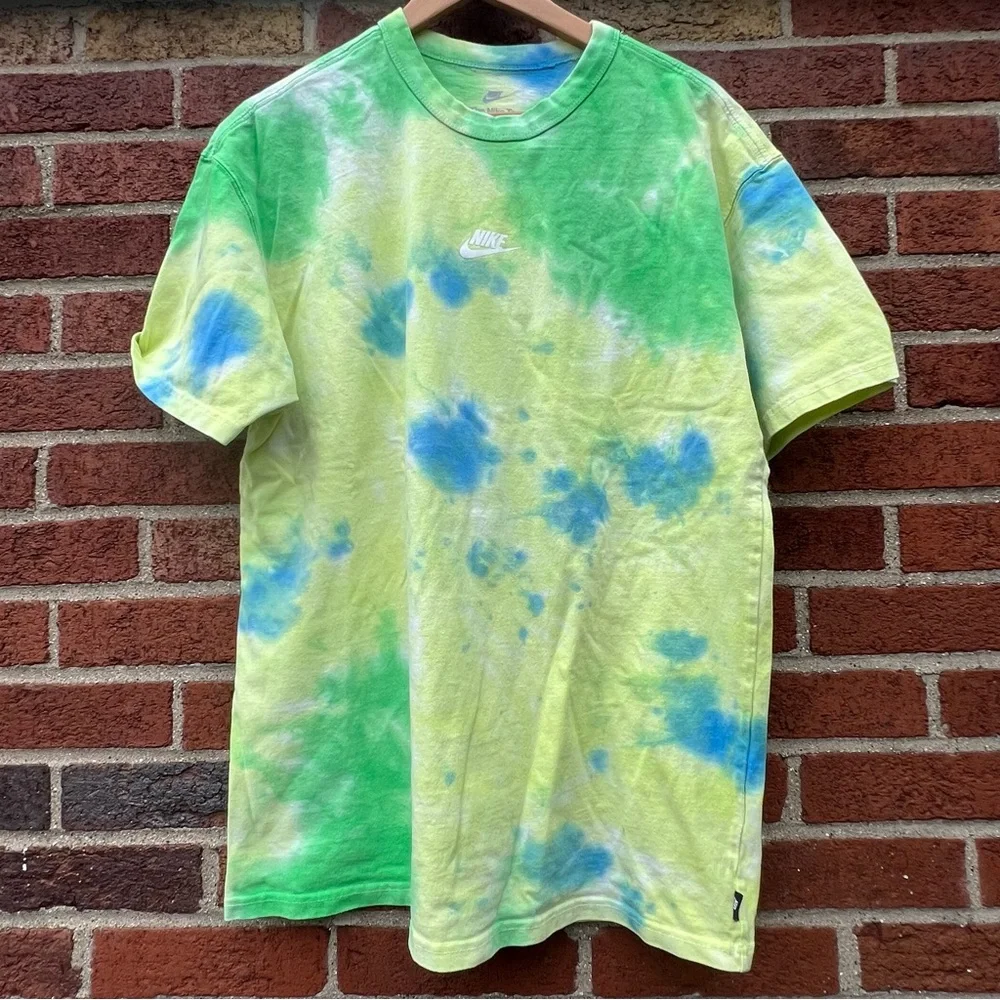 Nike Sportswear Tie Dye Heavy Duty Neon Green Blue T-Shirt DD2720-101 Men Medium
